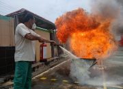 Pemdes Air Putih Bersama PT. Timah Bekali Warga Latihan Cara Mitigasi dan Penanganan Kebakaran