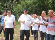Turun Lapangan, Gubernur Hidayat Beri Keteladanan, Gotong Royong Membersihkan Lingkungan