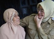 Sebanyak 38 Warga Bukit Intan dan Girimaya Dapat Alat Mobilitas : Walker dan Tongkat dari Wawako