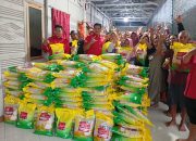 Peduli Sosial! DPC PDI-P Kab.Bangka, Dan Yayasan Rudi Center Bagi Beras 1,2 Ton Kepada Warga