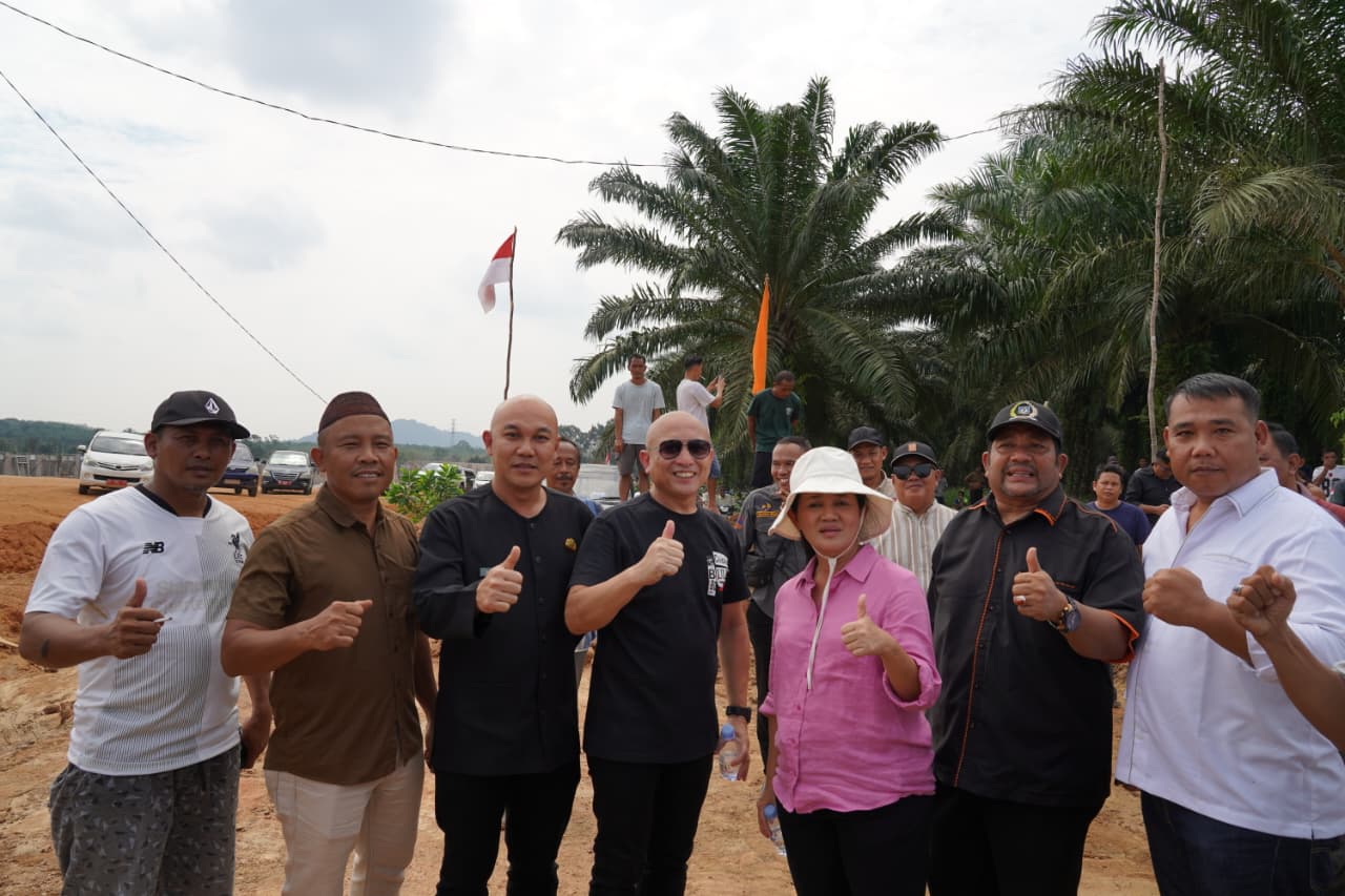 Senyum Petani Kembali Merekah, Mediasi DPRD Babel Berbuah Pembukaan Akses Jalan Menuju Kebun di Desa Nangka