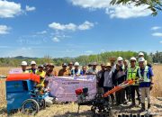 Tak Lagi Mengandalkan Tenaga Manual, PT TAJ Bantu Petani Mangkauk Bangkitkan Produktivitas