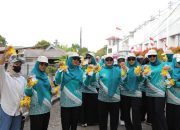Di Tengah Derap Pawai Kemerdekaan, Ada Telur dan Senyum Anak-Anak Pangkalpinang